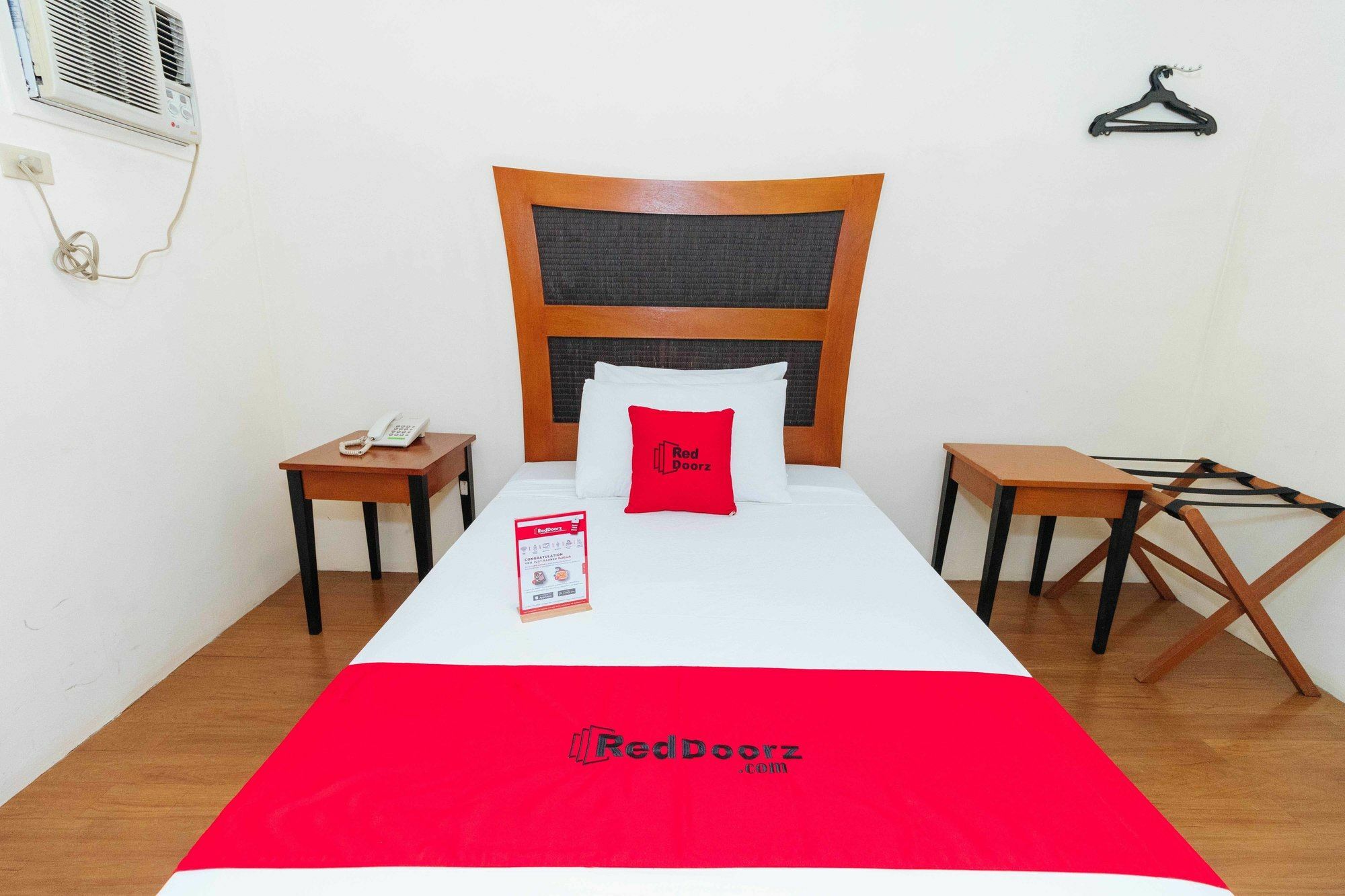 Reddoorz @ Amorsolo Makati Makati City Kültér fotó