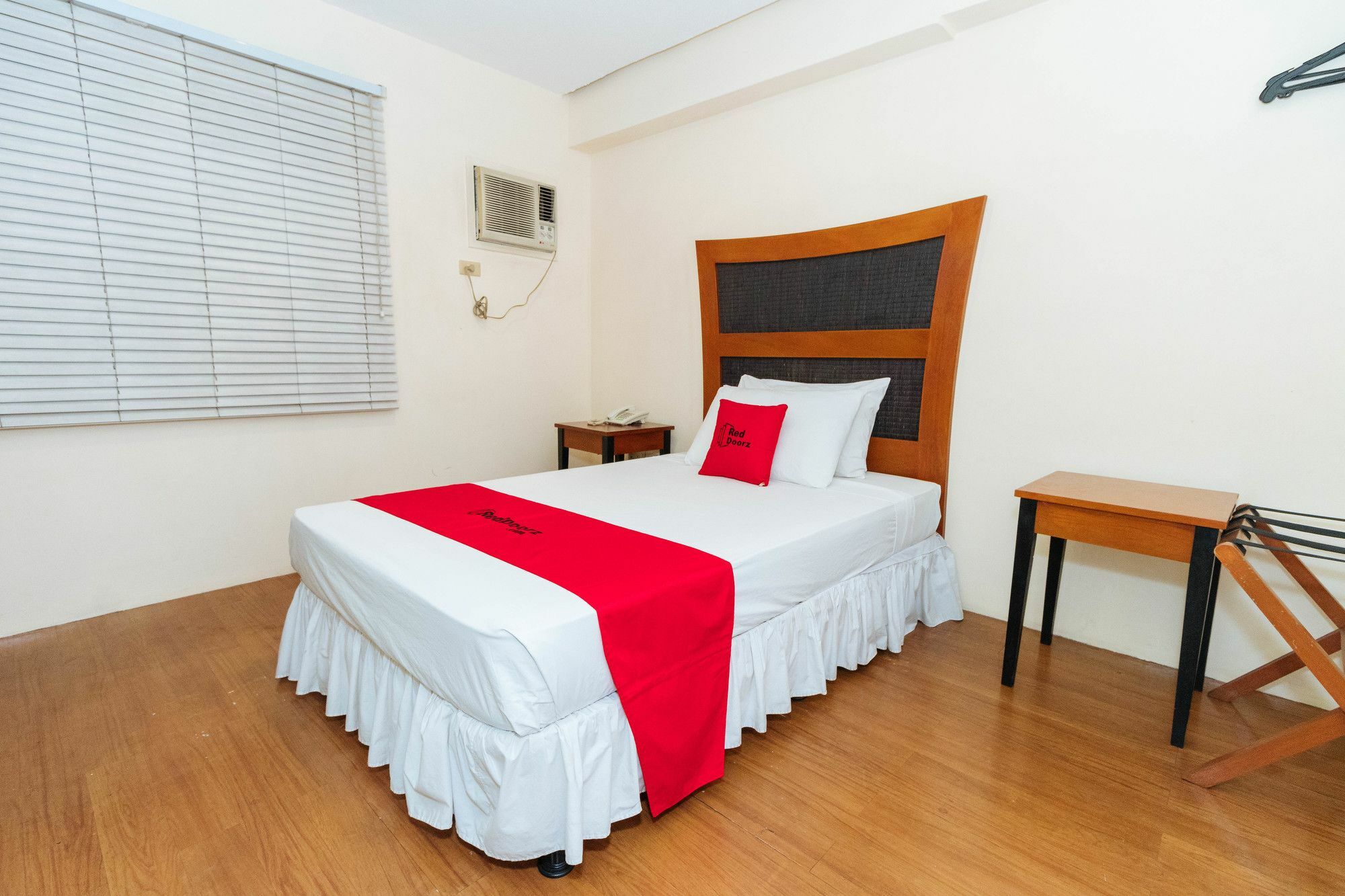 Reddoorz @ Amorsolo Makati Makati City Kültér fotó