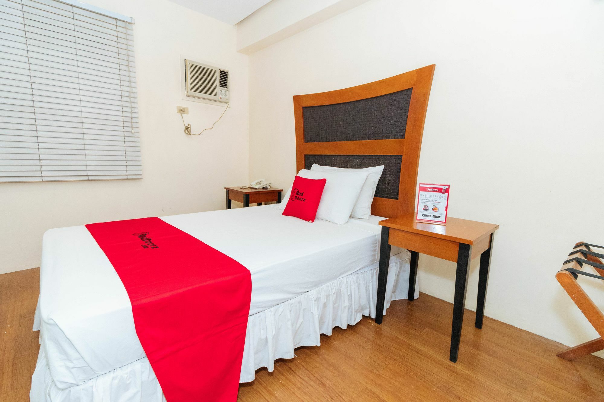 Reddoorz @ Amorsolo Makati Makati City Kültér fotó