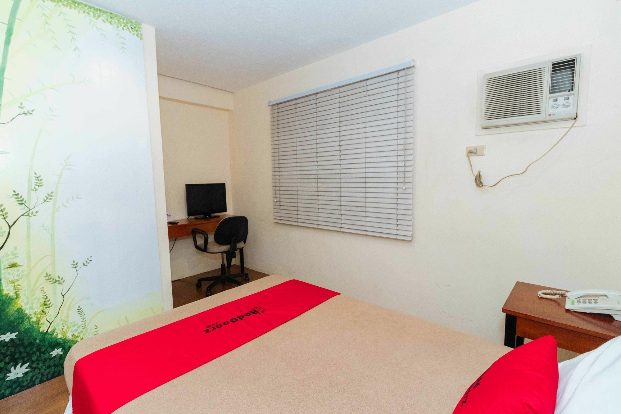Reddoorz @ Amorsolo Makati Makati City Kültér fotó