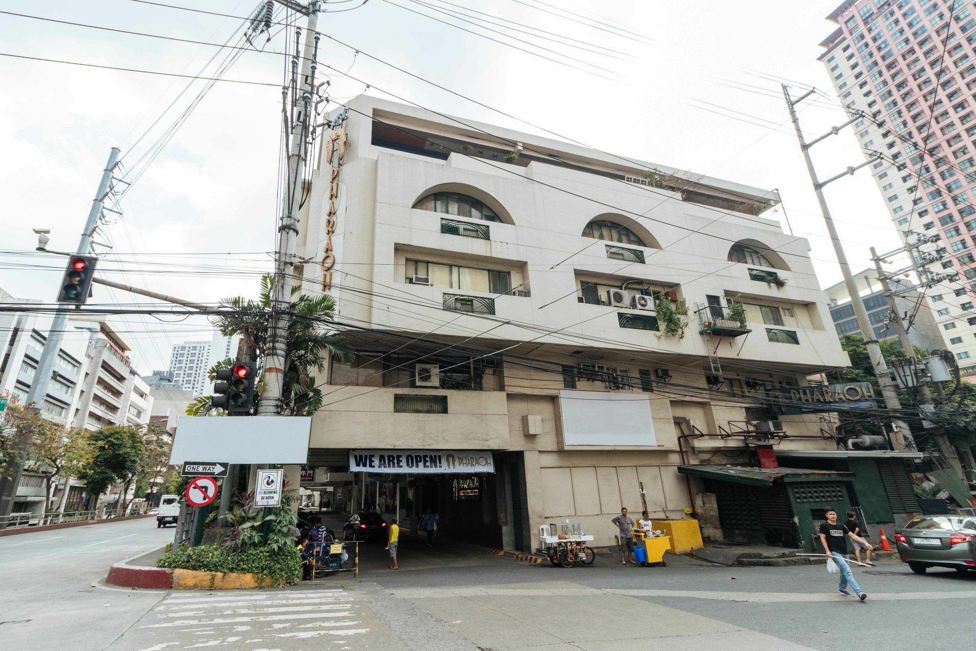 Reddoorz @ Amorsolo Makati Makati City Kültér fotó